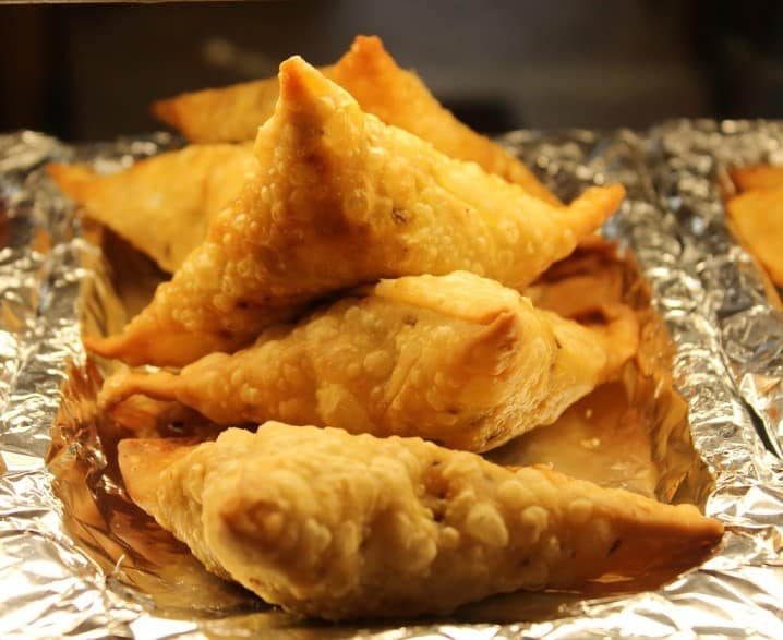 Local Foods and Snacks to Try in Mombasa - Samosas