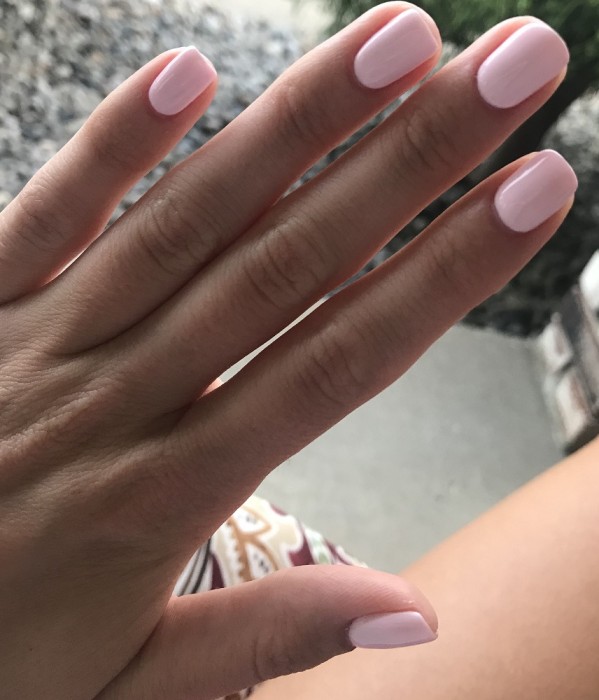 Light pink short nails